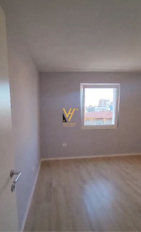 Zyrë me qera në Pazari i Ri, Tiranë, 80 m². Foto 3 nga 3