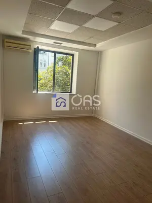 Ambient biznesi me qera në Bulevardi Zogu I, Tiranë, 120 m². Foto 4 nga 7