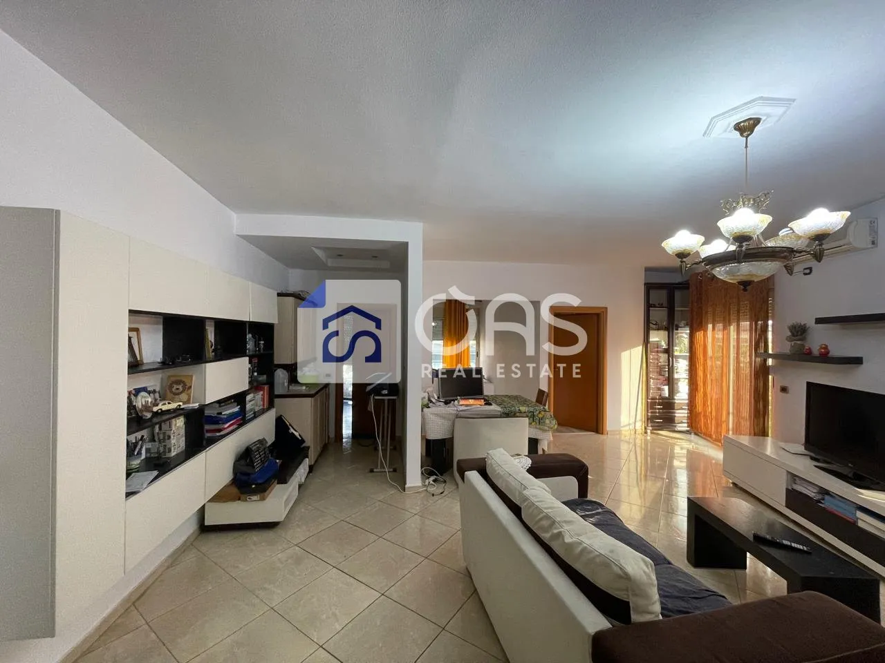 Apartament 2+1 me qera në Komuna e Parisit, Tiranë, 107 m². Foto 1 nga 10