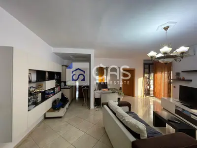 Apartament 2+1 me qera në Komuna e Parisit, Tiranë, 107 m². Foto 1 nga 10