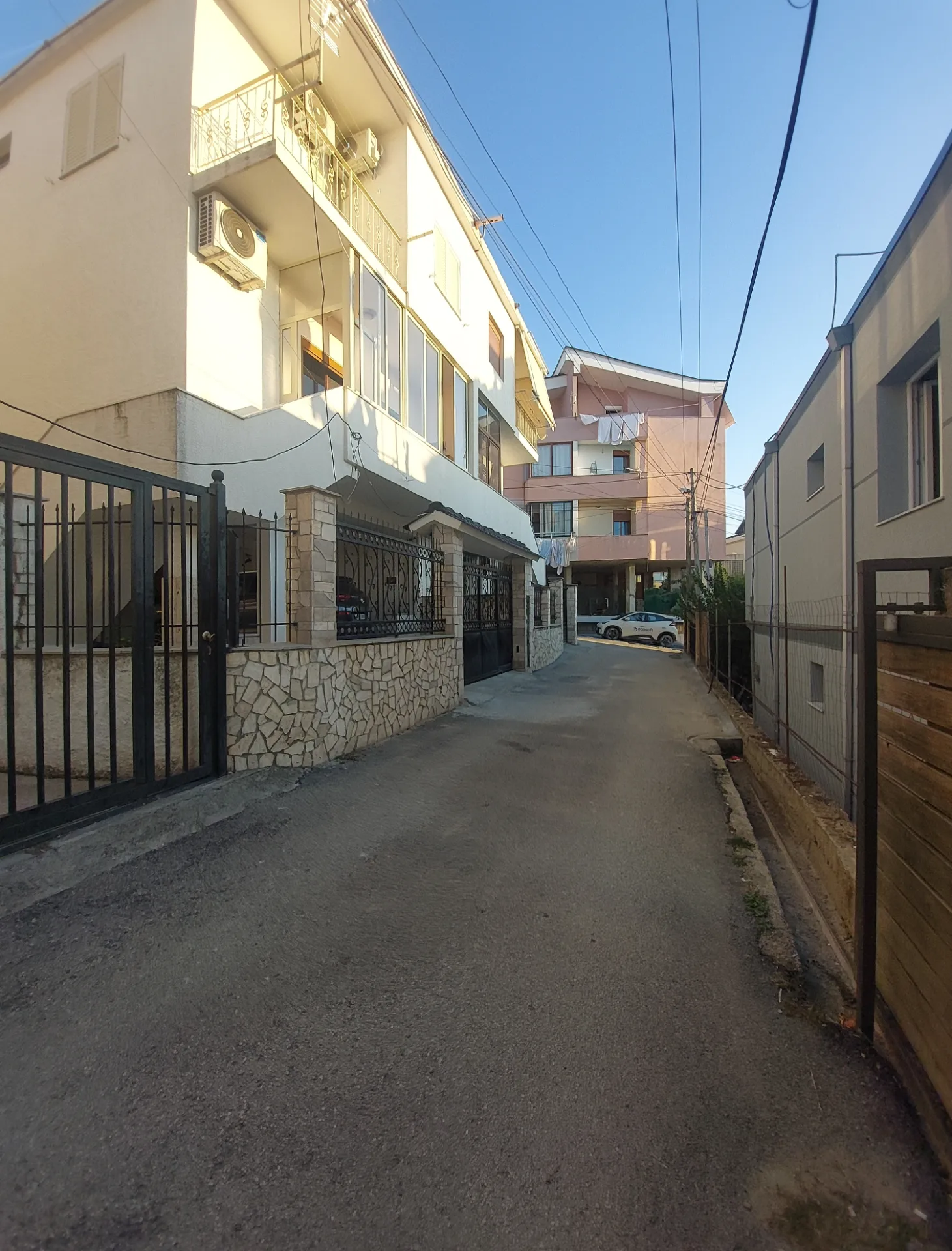 Casa indipendente 3+2 in affitto a Fresku, Tirana, 150 m². Foto 1 di 12