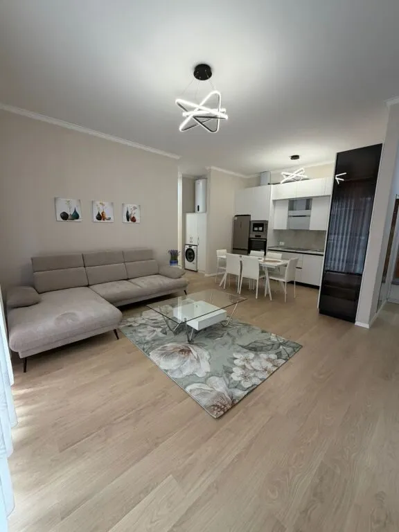 Apartament 2+1 me qera në Kompleksi Delijorgji, Tiranë, 114 m². Foto 1 nga 9