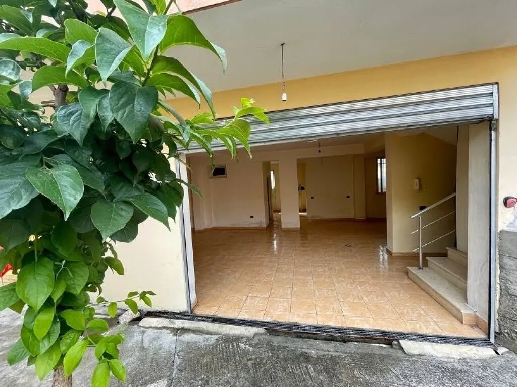 Warehouse for rent in Sauk i Vjetër, Tirana, 100 m². Photo 1 of 3