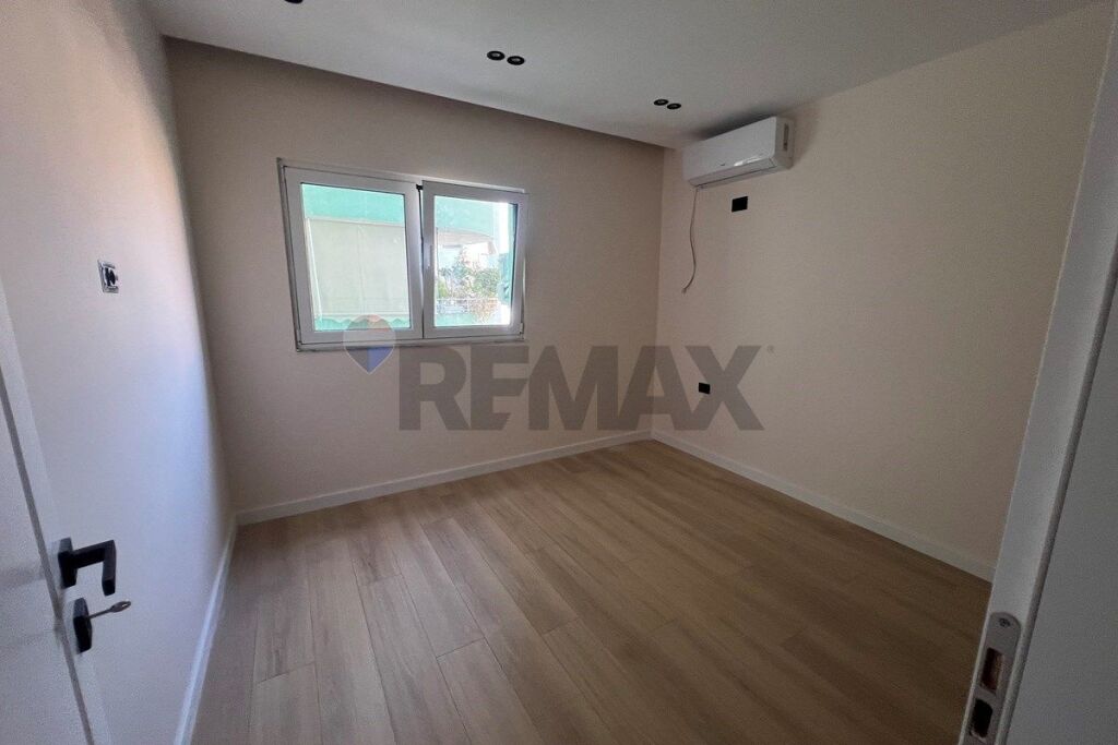 Apartment for sale in Komuna e Parisit, Tirana, 46 m². Photo 1 of 3