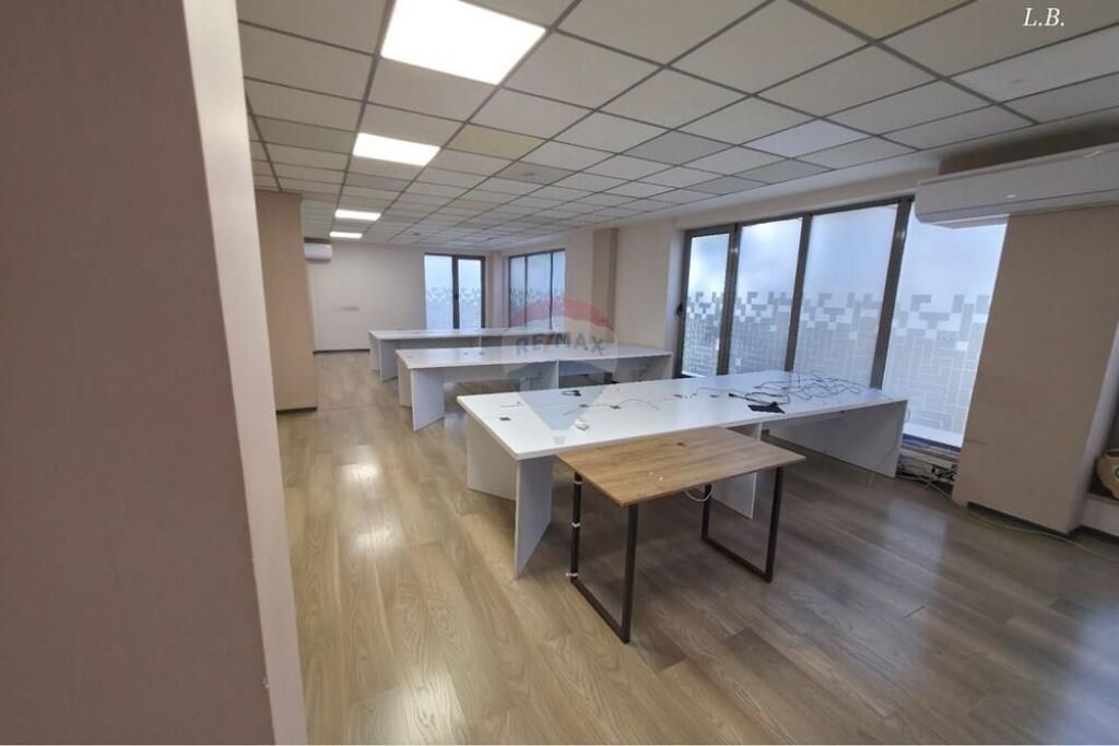 Office for rent in Selvia, Tirana, 288 m². Photo 2 of 3