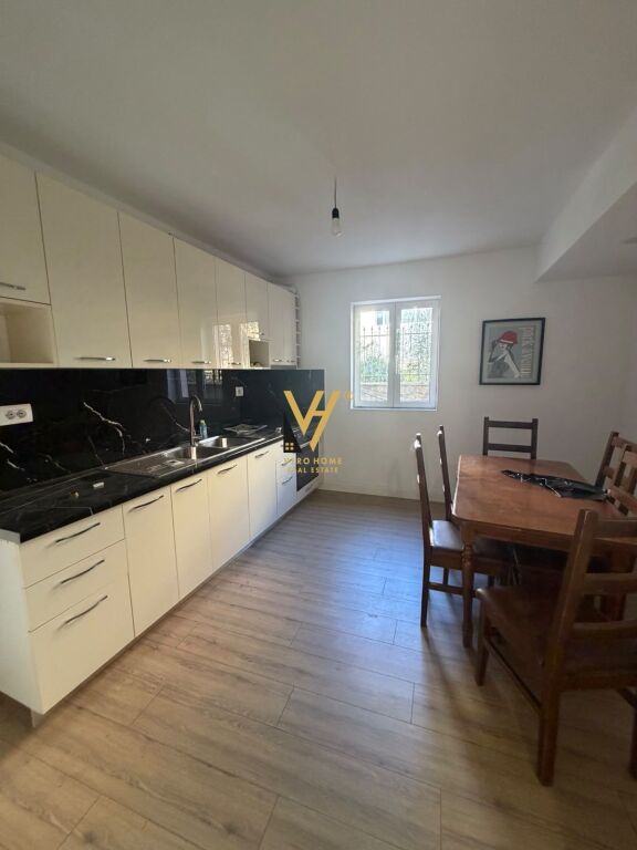 Apartament 4+1 me qera në Kodra e Diellit, Tiranë, 120 m²