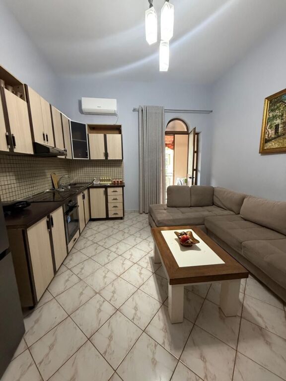 Appartamento 1+1 in affitto a Sheshi Willson, Tirana, 60 m². Foto 1 di 3