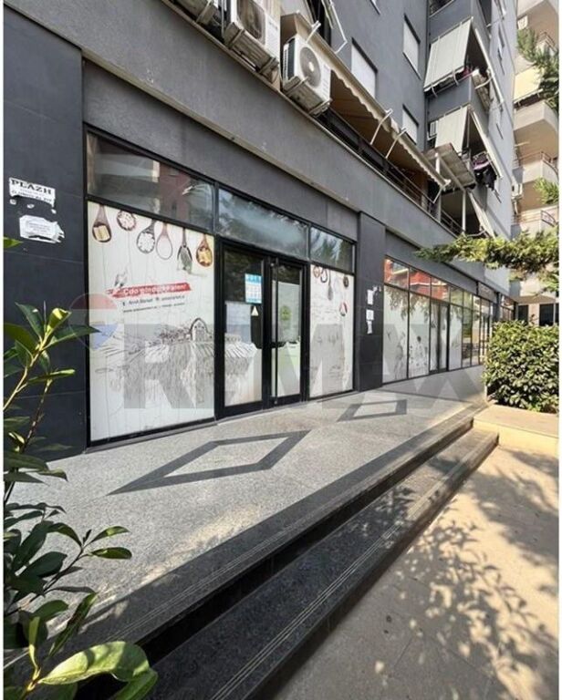 Shop for rent in Fresku, Tirana, 258 m². Photo 1 of 3