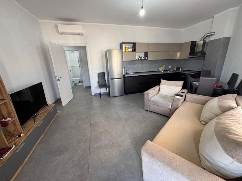 Appartamento 2+1 in affitto a Sheshi Pranvera, Durazzo, 85 m²