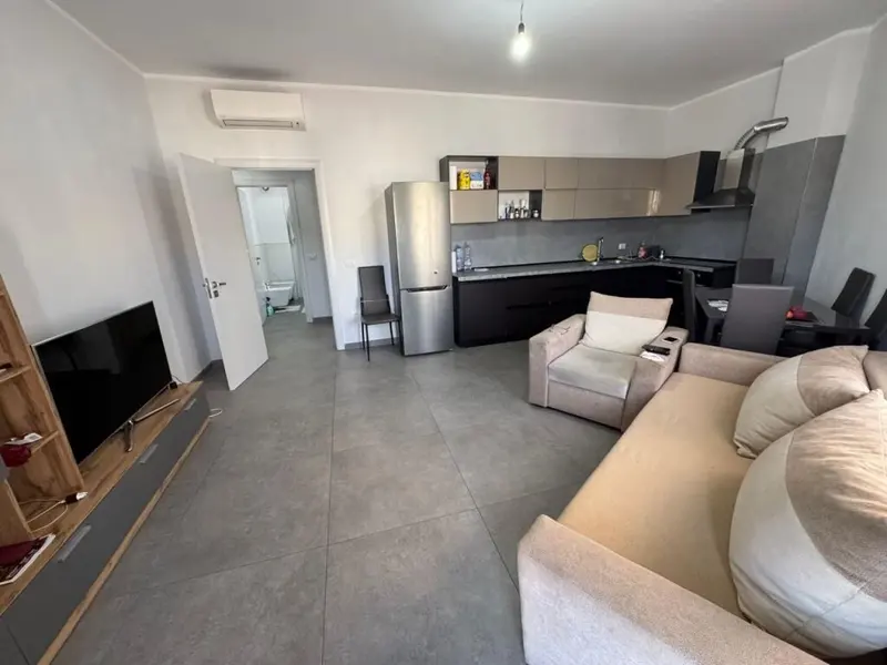 Appartamento 2+1 in affitto a Sheshi Pranvera, Durazzo, 85 m²