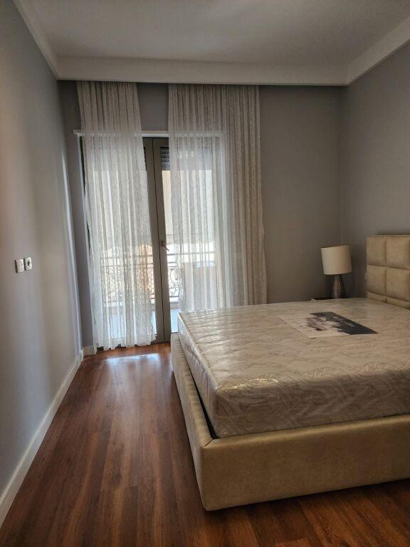 Apartament 1+1 me qera në Kompleksi Delijorgji, Tiranë, 76 m². Foto 4 nga 7