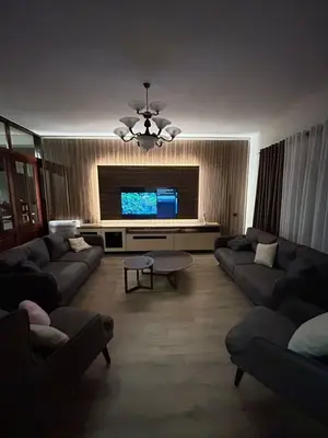 Vilë me qera në Kthesa e Kamzës, Tiranë, 700 m². Foto 1 nga 12