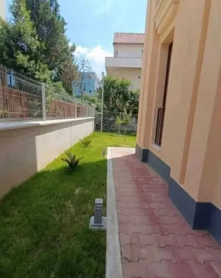 Vilë me qera në Rruga e Elbasanit, Tiranë, 360 m². Foto 11 nga 12