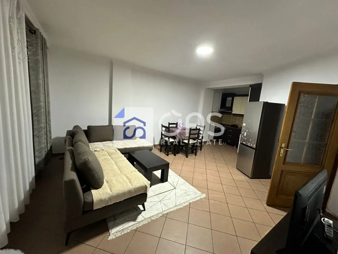 Apartament 2+1 me qera në Liqeni Artificial, Tiranë, 90 m². Foto 1 nga 4