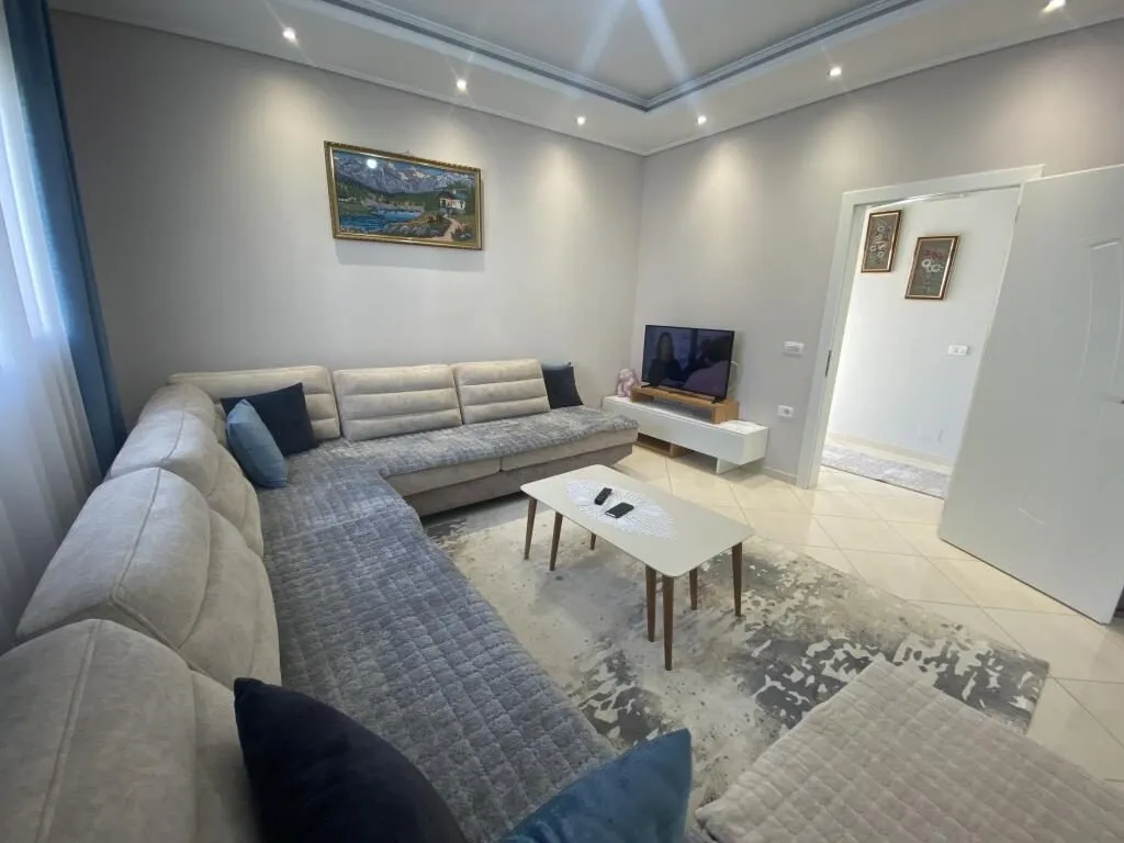 Villa in affitto a TEG, Tirana, 500 m². Foto 1 di 9