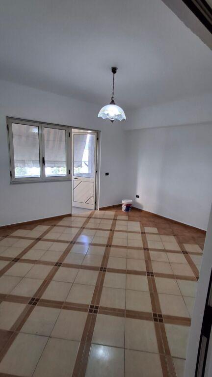 Apartament 2+1 me qera në Rruga Abaz Çelkupa, Durrës, 87 m². Foto 5 nga 7