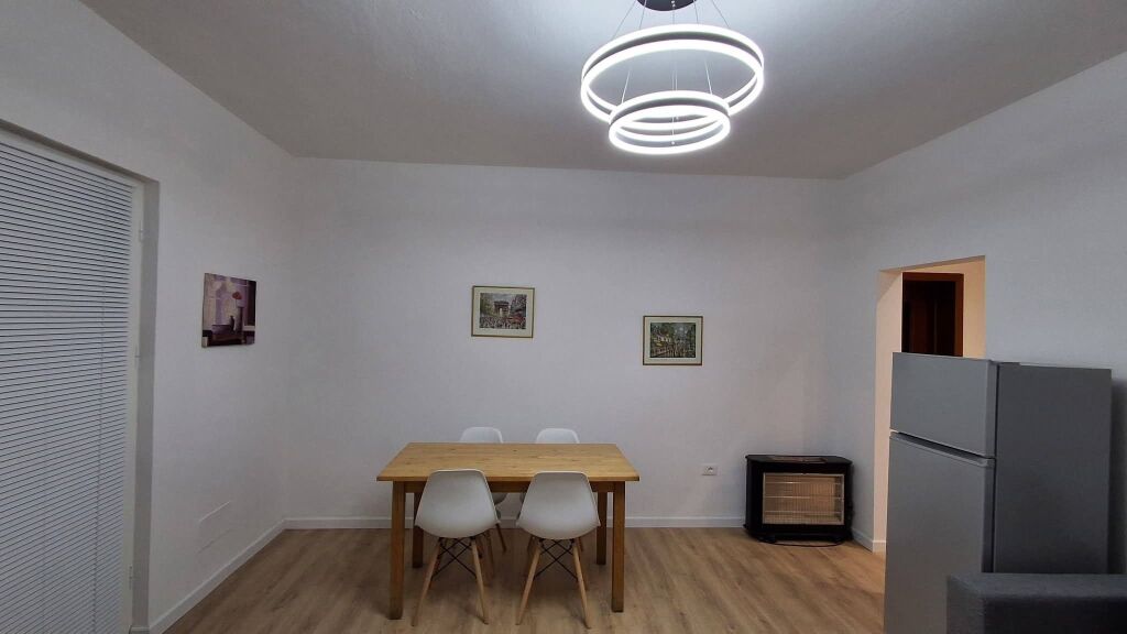 Apartament 1+1 me qera në Rruga e Barrikadave, Tiranë, 55 m². Foto 3 nga 3