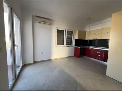Apartament 2+1 me qera në Ali Demi, Tiranë, 120 m². Foto 1 nga 5
