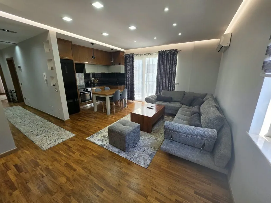 Appartamento 2+1 in affitto a Kopështi Zoologjik, Tirana, 100 m². Foto 1 di 7