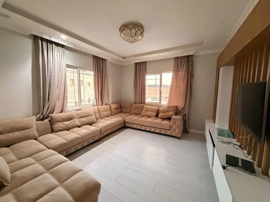Vilë me qera në Tufinë, Tiranë, 750 m². Foto 1 nga 12