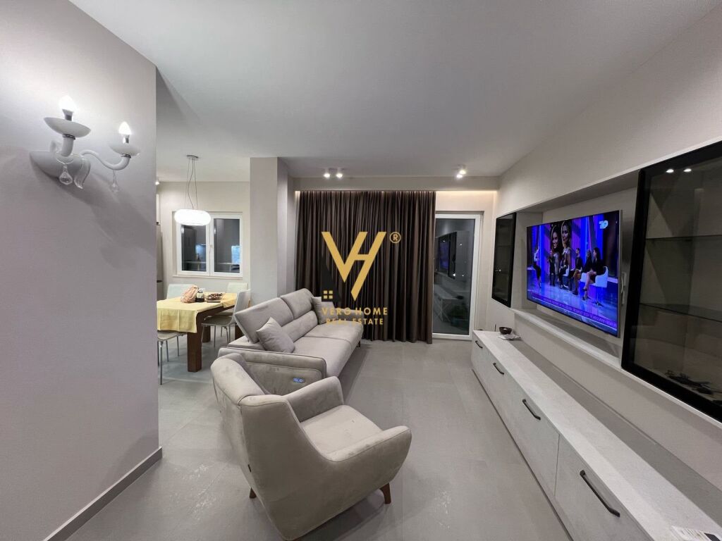 Apartament 1+1 me qera në Komuna e Parisit, Tiranë, 85 m². Foto 1 nga 3
