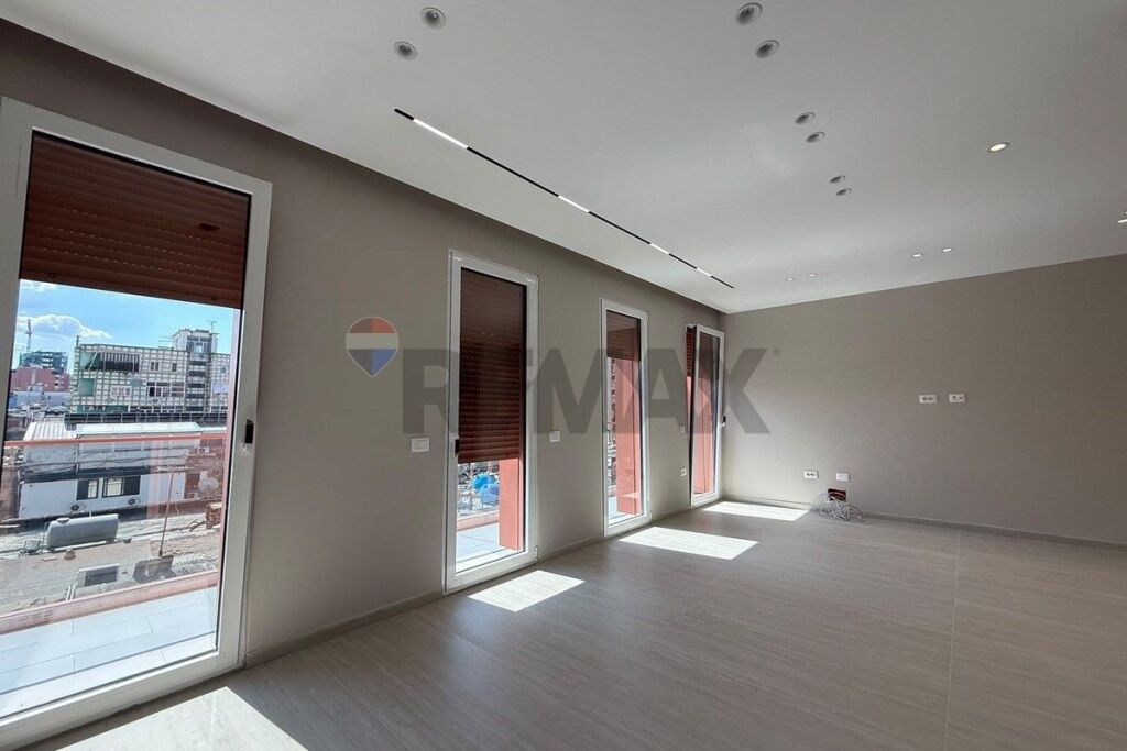 Office for rent in Rruga Sami Frashëri, Tirana, 101 m². Photo 2 of 3