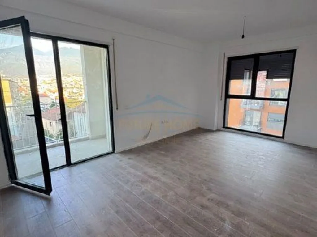 Apartament 2+1 në shitje në Xhamlliku, Tiranë, 100 m². Foto 1 nga 4