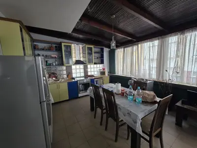 Apartament 2+1 me qera në Kompleksi Delijorgji, Tiranë, 100 m². Foto 1 nga 5