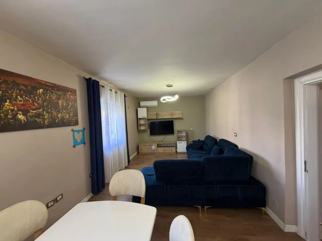 Apartament 2+1 me qera në Muzeu i Dëshmorëve dhe Salla e Relikeve të Luftës, Durrës, 90 m². Foto 1 nga 9