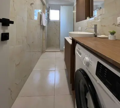 Apartment 1+1 for sale in Lungomare, Vlorë, 55 m². Photo 2 of 3