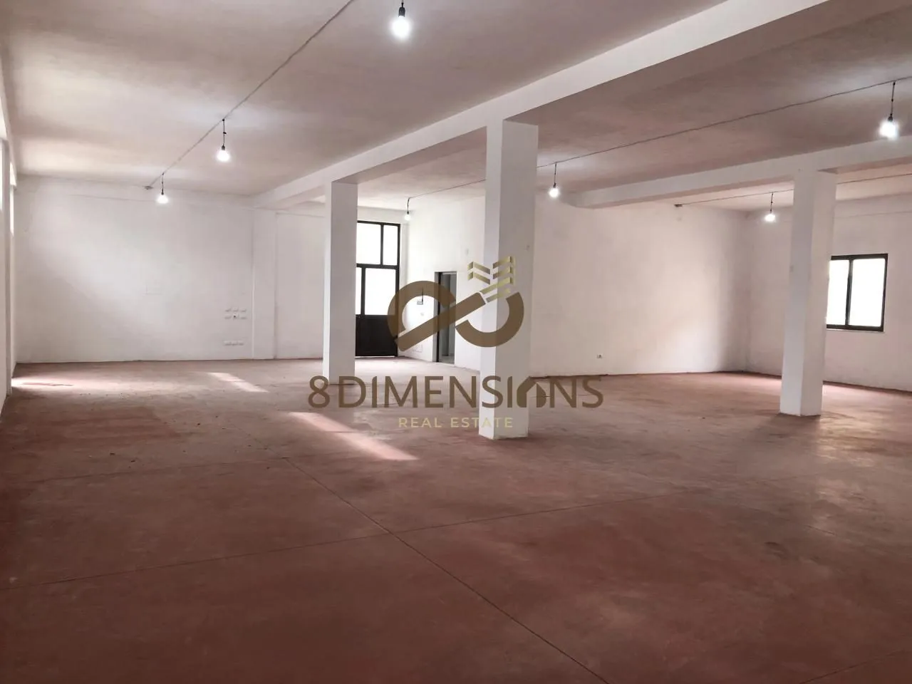 Warehouse for rent in City Park, Vorë, 680 m². Photo 1 of 2