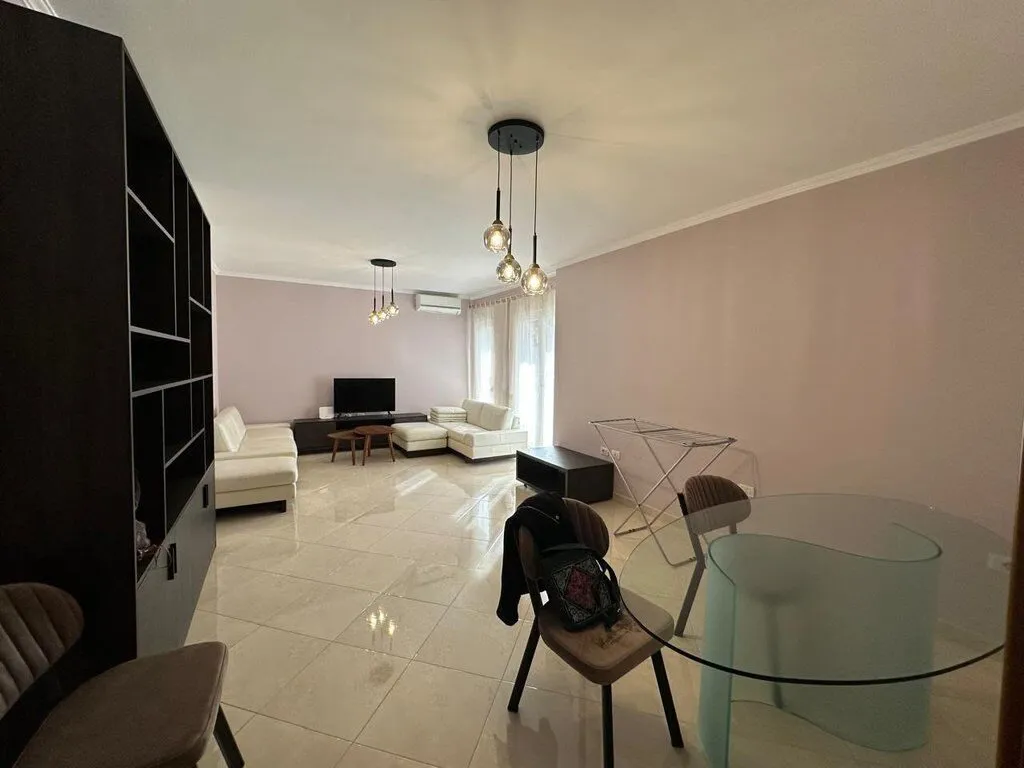 Apartament 2+1 në shitje në Kompleksi Kontakt - Elegant Apartment, Tiranë, 120 m². Foto 1 nga 7