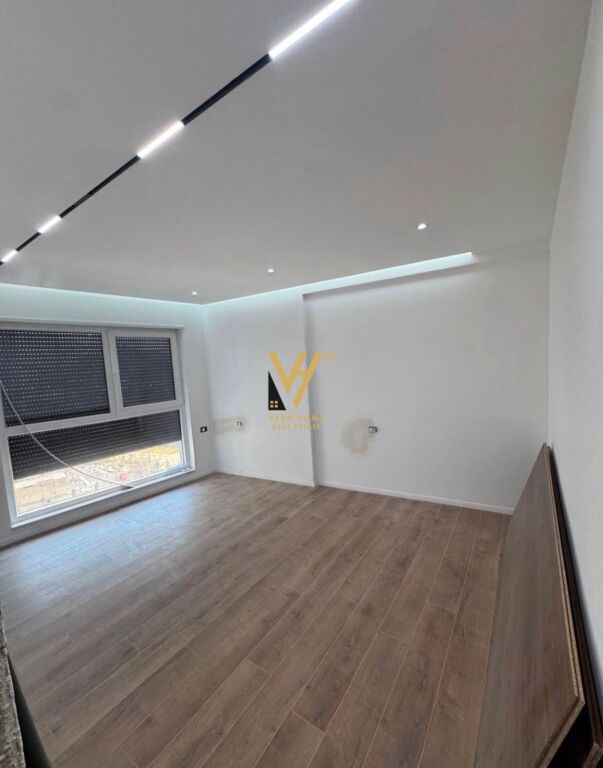 Apartament 1+1 me qera në Rruga e Burgut, Tiranë, 65 m². Foto 2 nga 3