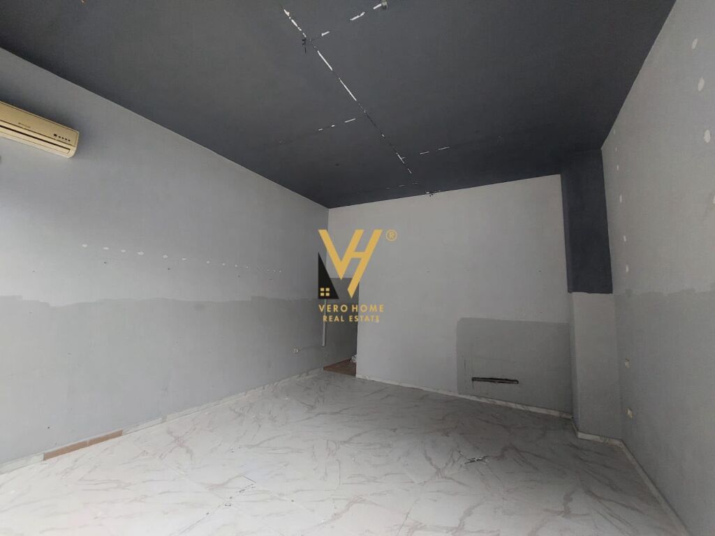 Dyqan në shitje në Tregu i Ri Elektrik, Tiranë, 42 m². Foto 1 nga 3