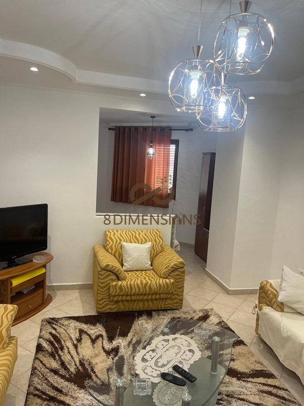 Parking space 2+1 for rent in Bulevardi Zogu I, Tirana, 124 m²