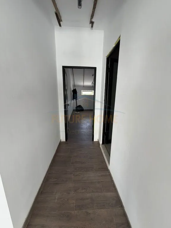Apartament 1+1 në shitje në Shallvaret, Tiranë, 64 m². Foto 1 nga 4