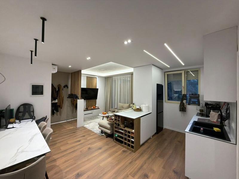 Appartamento 2+1 in vendita a Kompleksi Tom Doshi, Tirana, 74 m²