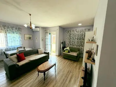 Apartment 1+1 for sale in Shkëmbi i Kavajës, Durrës, 65 m². Photo 2 of 8