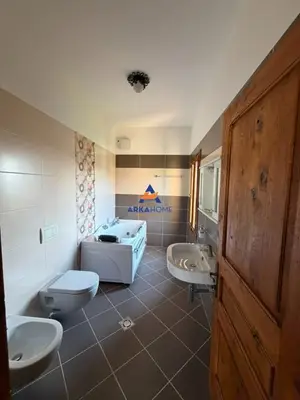 Villa in affitto a Ndroq, Tirana, 320 m². Foto 8 di 10