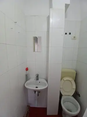 Ambient biznesi me qera në Rruga Fortuzi, Tiranë, 24 m². Foto 3 nga 4