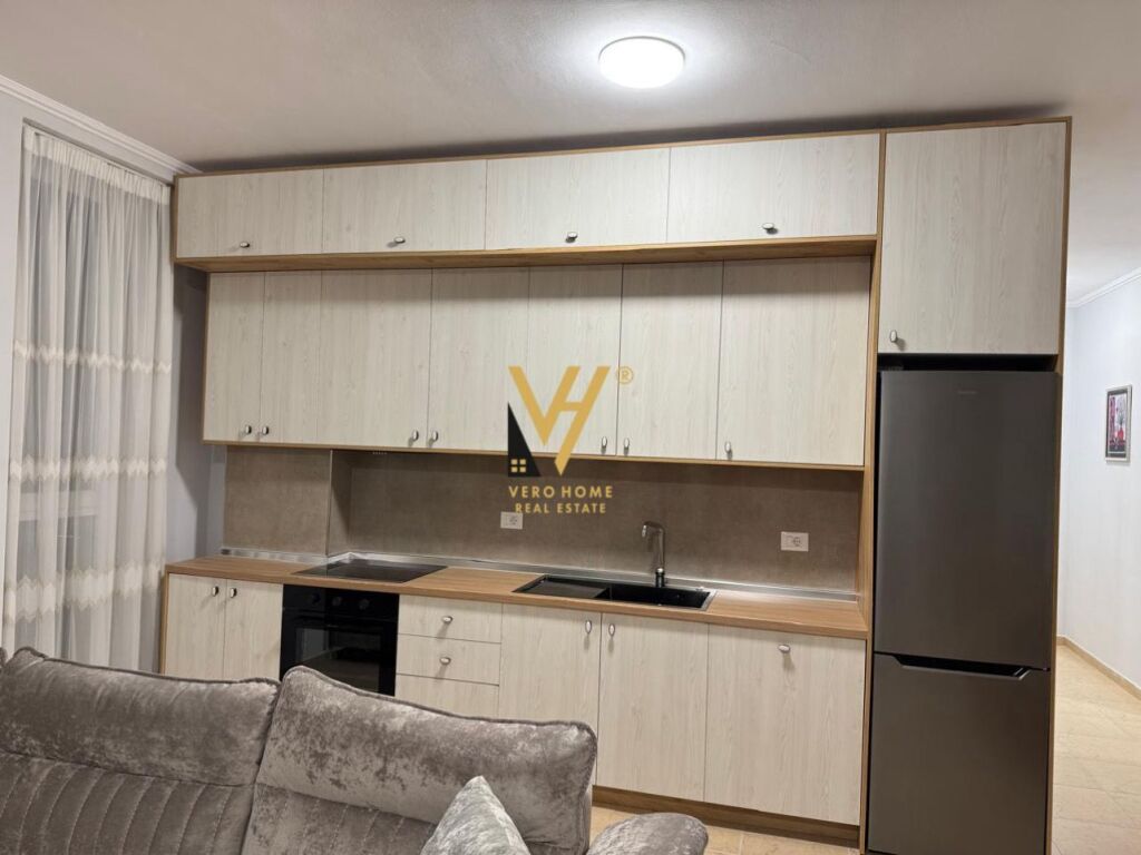 Apartament 2+1 me qera në Stacioni i Trenit, Tiranë, 122 m². Foto 2 nga 3