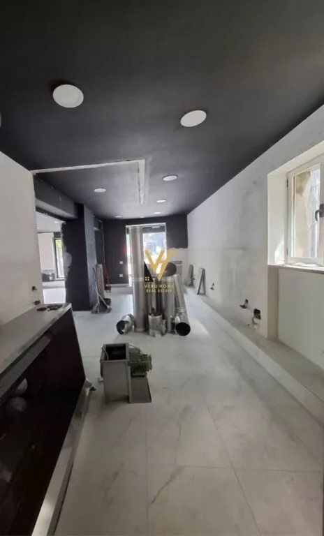 Negozio in affitto ad Inxhinieria, Tirana, 80 m². Foto 1 di 2