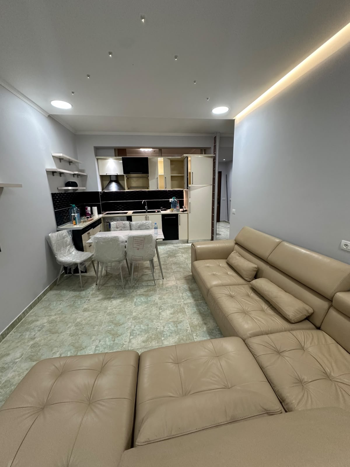 Apartment 3+1 for rent in Yzberisht, Tirana, 100 m². Photo 1 of 6