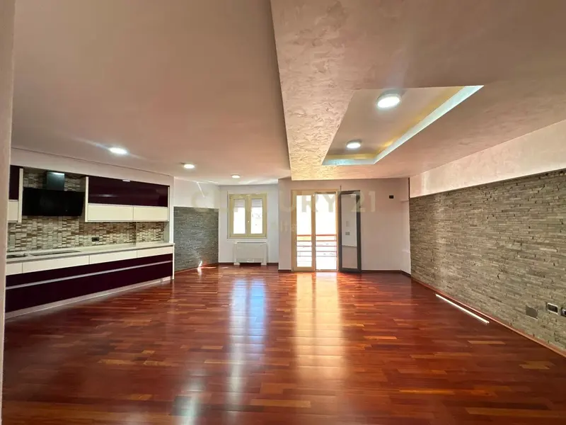 Office for rent in Rr. Zef Jubani, Tirana, 175 m²