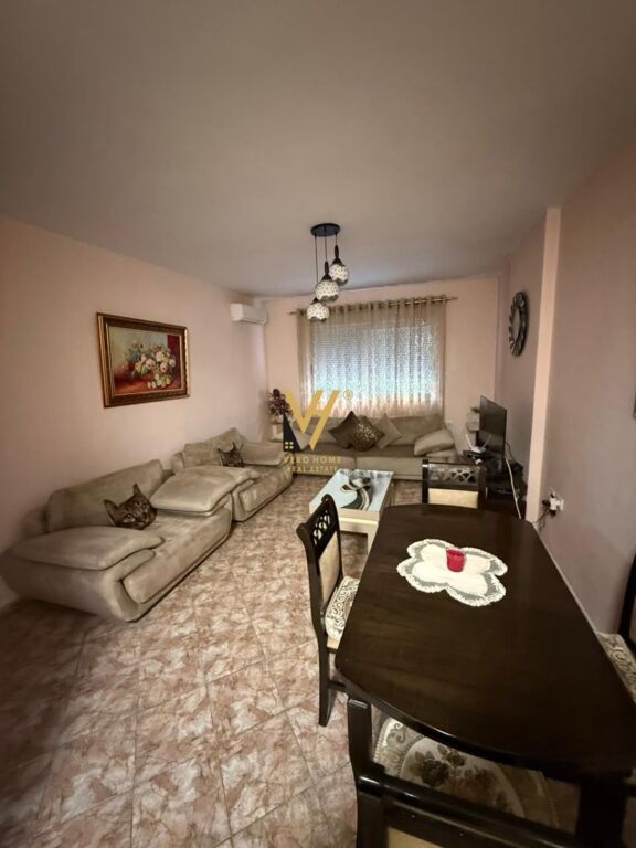 Apartament 2+1 me qera në Sheshi Willson, Tiranë, 90 m². Foto 1 nga 3