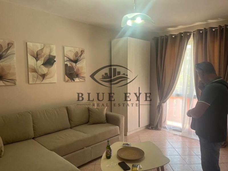 Appartamento 1+1 in affitto a Muzeu i Dëshmorëve dhe Salla e Relikeve të Luftës, Durazzo, 70 m²