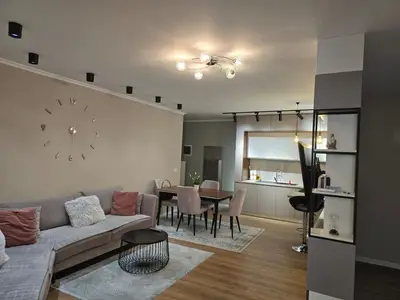 Apartament 2+1 me qera në Blloku, Tiranë, 110 m². Foto 5 nga 7