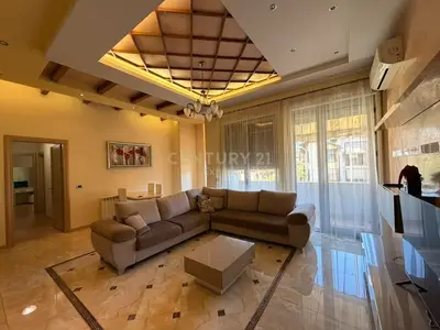 Apartament 2+1 me qera në Pazari i Ri, Tiranë, 125 m². Foto 1 nga 10