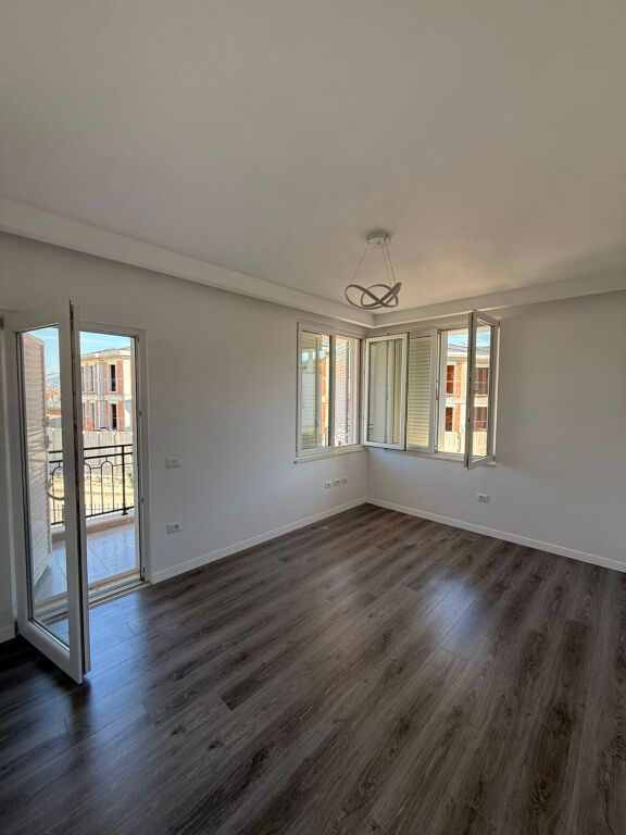 Villa for rent in Mjull Bathore, Tirana, 722 m². Photo 2 of 3