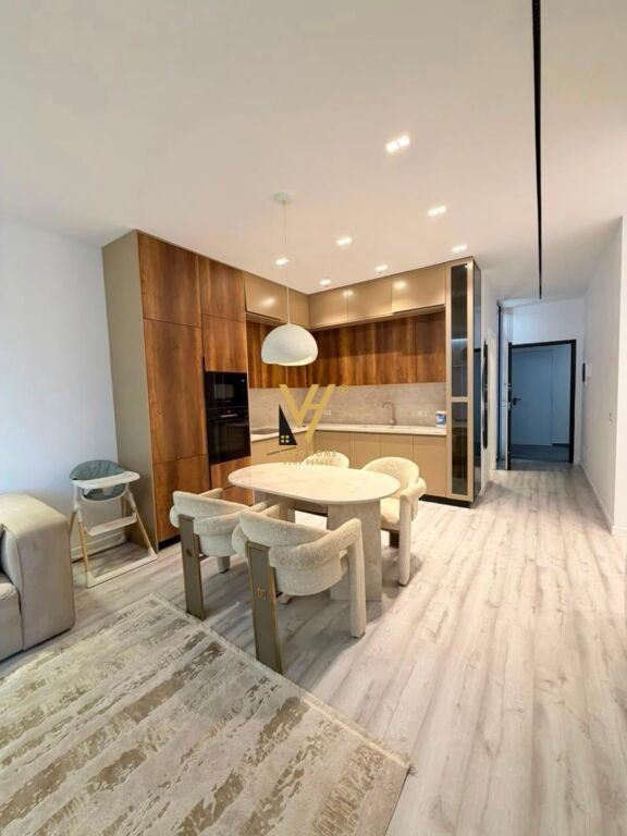 Apartament 2+1 me qera në Rruga 5 Maji, Tiranë, 100 m². Foto 2 nga 3